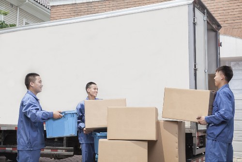 Efficient packing and loading by Man and Van team